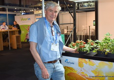 Ard Ammerlaan of Prudac was also walking around the fair and came across his own Ponchi-Re Tomatoes.                        